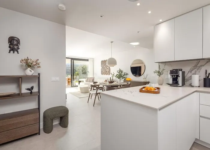 Luxury With A Private Garden إِستيبونا