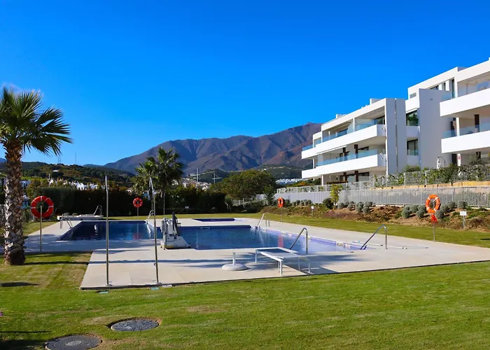 Luxury With A Private Garden إِستيبونا