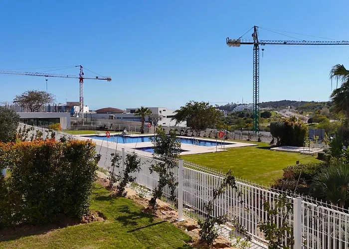 Luxury With A Private Garden * إِستيبونا