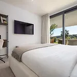 Luxury With A Private Garden Apartment